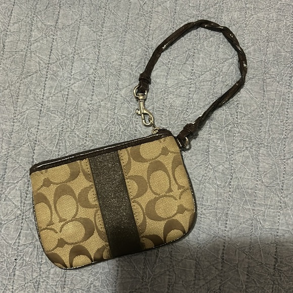Coach beige wristlet - Picture 3 of 4